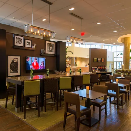 Hampton Inn & Suites Boston Crosstown Center-3